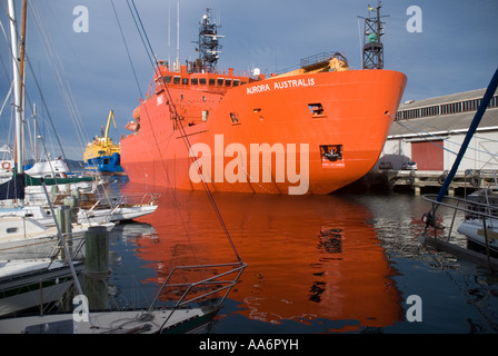 L'ancien navire de recherche de la Division antarctique australienne Aurora Australis a amarré à Hobart en Tasmanie Banque D'Images