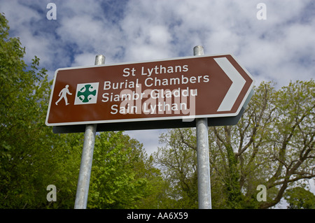 Lythans St chambre funéraire, affiche bilingue en anglais et gallois, St Nicholas, Glamorgan, Pays de Galles, Royaume-Uni Banque D'Images