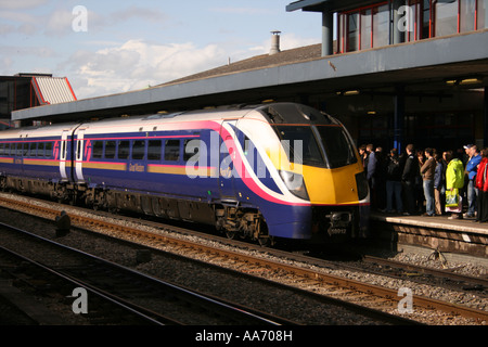 First Great Western Classe 180 Adelante train à une plate-forme à Oxford station. Banque D'Images