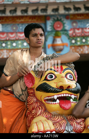 Au temple Lingaraj Sadhu, Bhubaneswar, Orissa, Inde Banque D'Images