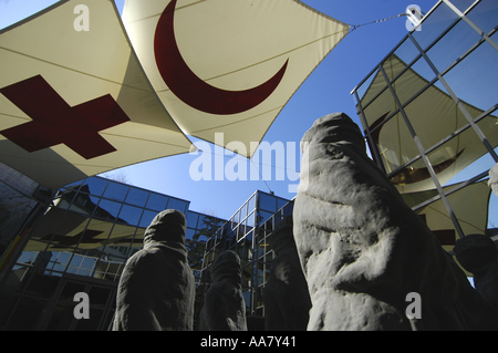 Les Petrifies pétrifié la sculpture par Carl Bucher Croix Rouge Musée Musée de la Croix Rouge Genève Banque D'Images