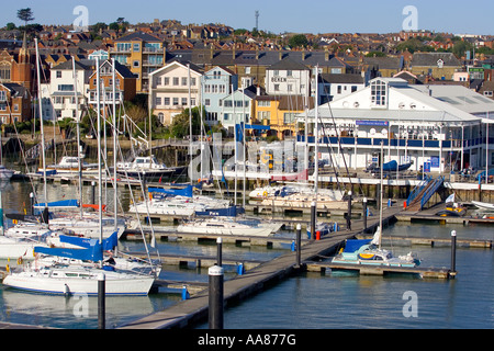 Cowes Yacht Haven Isle of Wight Angleterre Royaume-uni Grande-Bretagne Banque D'Images