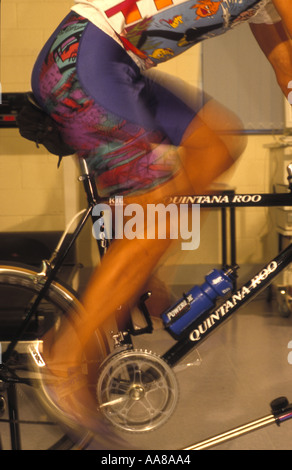 En vélo stationnaire exersise fitness test Banque D'Images