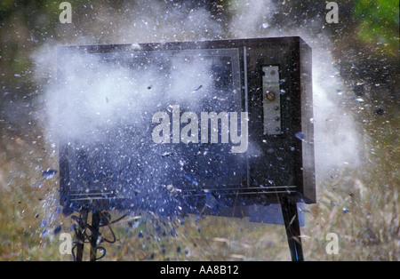 Ancien plat étant tourné avec 6 fusils Banque D'Images