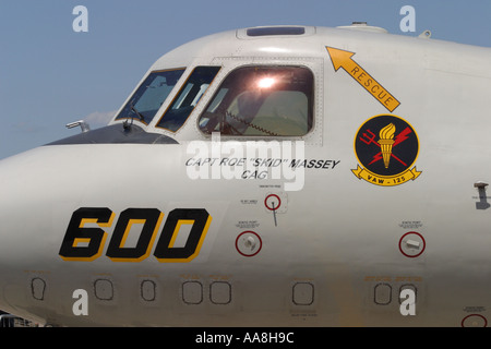 Grumman E-2C Hawkeye aéroportée de détection lointaine de l'avion militaire de suivi utilisé par la Marine américaine pour la surveillance Banque D'Images