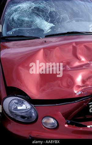 Accident dans lequel un airbag a été déployée sur le côté passager de la voiture Banque D'Images