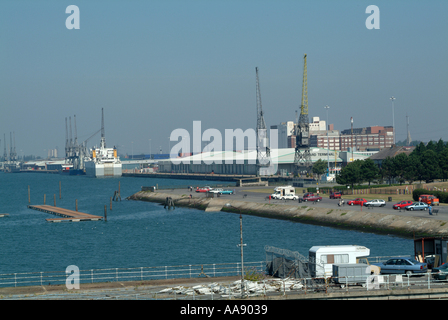 Docks sur le Solent à Southampton Hampshire Angleterre Royaume-Uni UK Banque D'Images