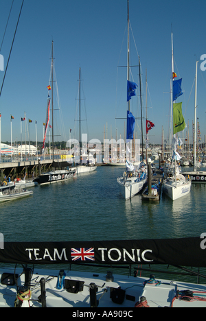 Admirals Cup Bateaux en bassin nord à Cowes Île de Wight Hampshire Angleterre Royaume-Uni UK Banque D'Images