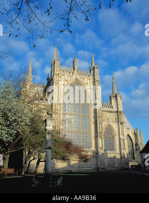 Belle façade est de la ville médiévale de York Minster, ville de York, North Yorkshire, Angleterre, Royaume-Uni. Banque D'Images