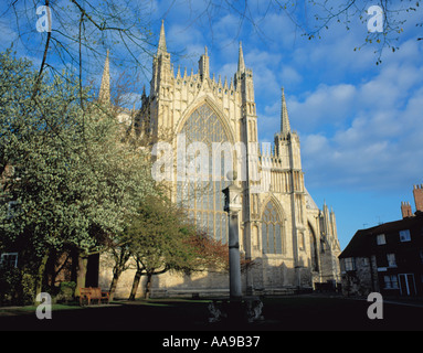 Façade est pittoresque de la ville historique de York Minster, ville de York, North Yorkshire, Angleterre, Royaume-Uni. Banque D'Images