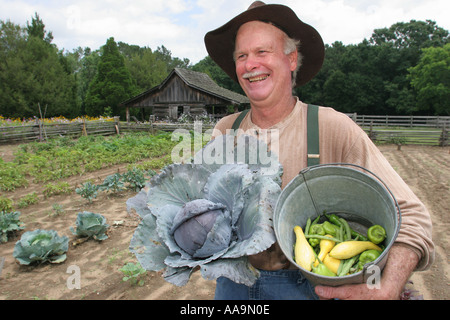 Alabama Wiregrass région,Dothan,Landmark Park,Living History Farmstead,construit,construit en 1901,fermier,agriculture,jardin,chou,squash,Voyage de visiteurs Banque D'Images