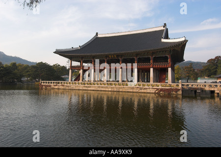 Pavillon du lac du Palais Gyeongbokgung Seoul Gyeonggi Do Corée du Sud Banque D'Images