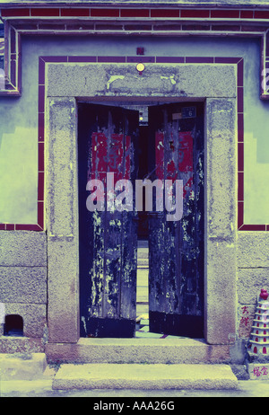Vieille porte sur la maison traditionnelle chinoise à Kinmen, Taiwan. Banque D'Images