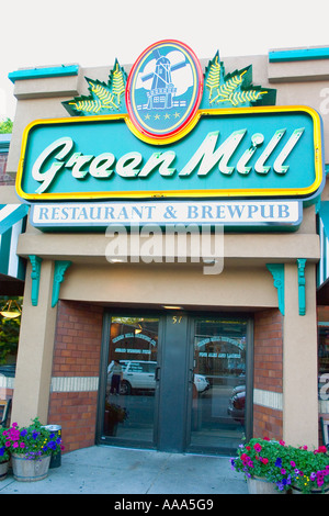 Entrée du restaurant Green Mill et Brew Pub. St Paul Minnesota MN USA Banque D'Images