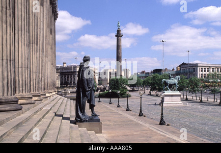 Liverpool les pas des groupes néo classique St Georges Hall et du Plateau Liverpool Merseyside England UK Banque D'Images