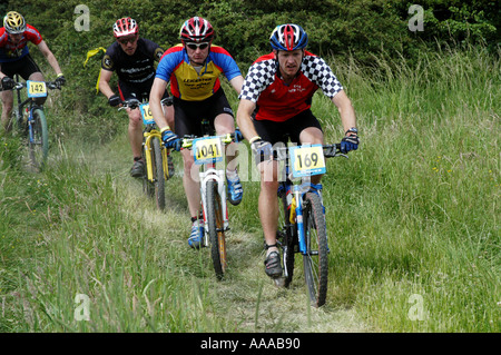 No 169 dans les usines de Kieron 2003 24 h 21 Défi Vélo de montagne Mayhem et 22 juin 2003 Banque D'Images