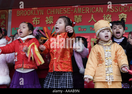 La célébration du nouvel an chinois 2006 l'année du chien dans le Chinatown Brooklyn New York Banque D'Images