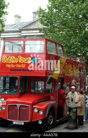 Touristiques de Dublin bus hop on hop off bus Irlande Banque D'Images