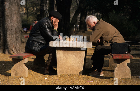 Joueurs d'échecs à Budapest en Hongrie printemps parc Banque D'Images