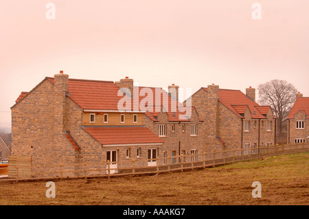 De nouvelles maisons dans PILTON PRÈS DE GLASTONBURY SOMERSET UK Banque D'Images