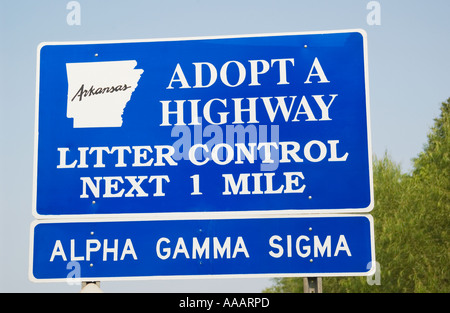 L'Arkansas adopte un panneau routier pour Litter Control USA Banque D'Images