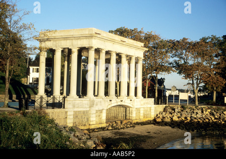 Le bâtiment contenant Plymouth Rock,portées par les premiers pèlerins à poser le pied sur le Nouveau Monde .Plymouth au Massachusetts aux États-Unis. Banque D'Images