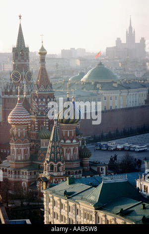 Vue sur la cathédrale St Basile, le Kremlin et la Place Rouge, Moscou Banque D'Images