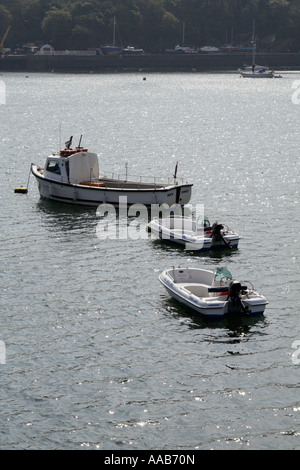 Bateaux sur l'estuaire de la FAL, Fowey, Cornwall, UK. Banque D'Images