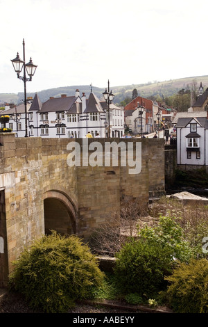 UK Wales Clwyd Chirk vieux pont de pierre sur la rivière Dee Afon Dyfrdwy Banque D'Images