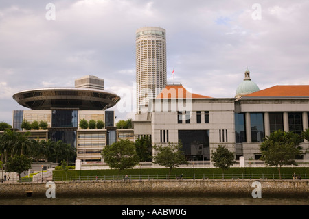 La Maison du Parlement et du nouveau bâtiment de la Cour suprême sur l'Amérique du Boat Quay de l'ensemble de la rivière Singapour Banque D'Images