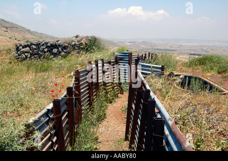 Les positions de défense militaires abandonnés à des hauteurs du Golan près de la frontière syrienne Israël Banque D'Images