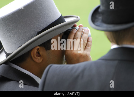 Les spectateurs à Royal Ascot, Berkshire, Angleterre Banque D'Images