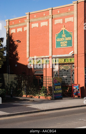 La Croix d'or Upper Bridge St Bute Terrace Cardiff UK Banque D'Images