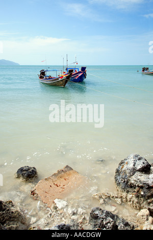 Bateaux de pêche Thong Krut Koh Samui Thaïlande Banque D'Images