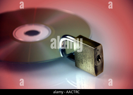 Symbole de la sécurité des données, CD ROM avec verrouillage Banque D'Images