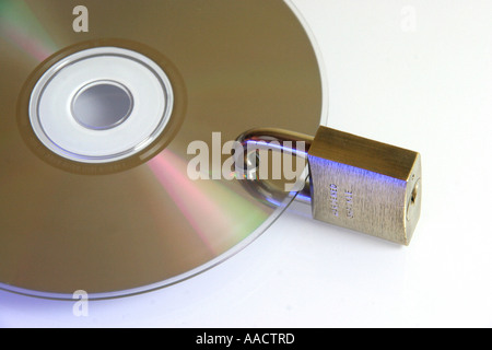 Symbole de la sécurité des données, CD ROM avec verrouillage Banque D'Images