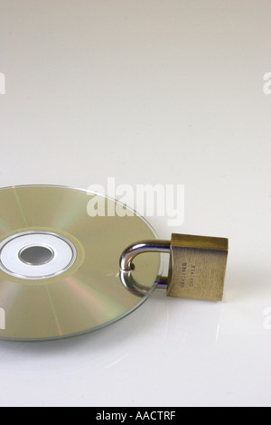 Symbole de la sécurité des données, CD ROM avec verrouillage Banque D'Images
