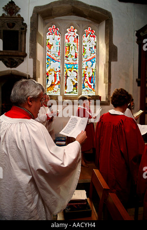 La chorale au cours d'un service anglican en UK Banque D'Images
