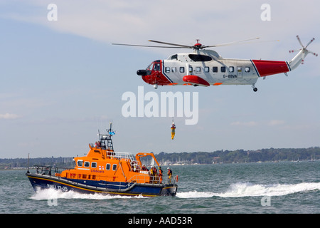 La mer de l'air et de sauvetage par hélicoptère de sauvetage Yarmouth Île de Wight Angleterre Royaume-uni Grande-Bretagne Banque D'Images