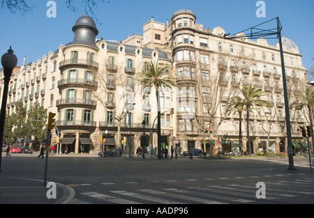 En s'appuyant sur l'Avenida Diagonal dans l'Eixample à Barcelone, Espagne Banque D'Images