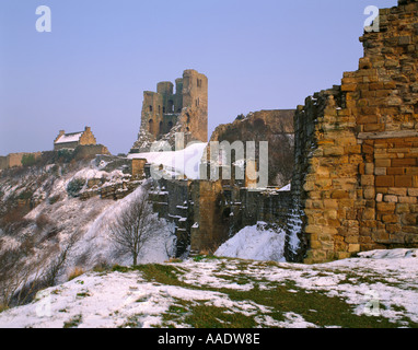 Ruines du château de Scarborough en hiver, Scarborough, North Yorkshire, Angleterre, Royaume-Uni. Banque D'Images