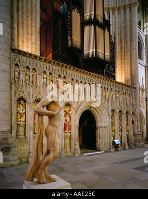 L'INTÉRIEUR DE LA CATHÉDRALE DE RIPON NORTH YORKSHIRE ANGLETERRE Banque D'Images