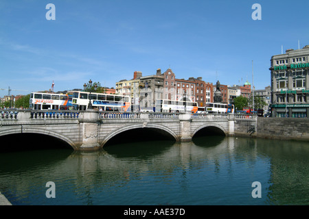 O Connell Bridge qui enjambe la rivière Liffey Dublin Irlande Vue de Burgh Quay Banque D'Images