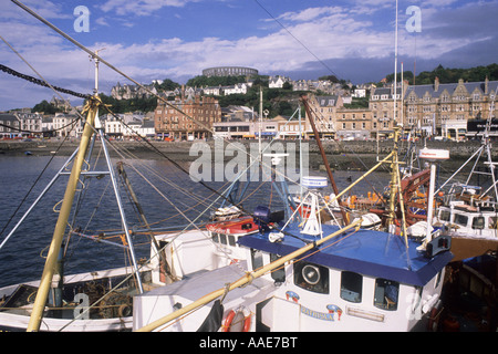 Oban, bateaux de pêche, port, ville, McCaig's Folly, petit port, l'Argyllshire, Strathclyde, à l'ouest, dans l'ouest de l'Écosse, Royaume-Uni, voyage Banque D'Images