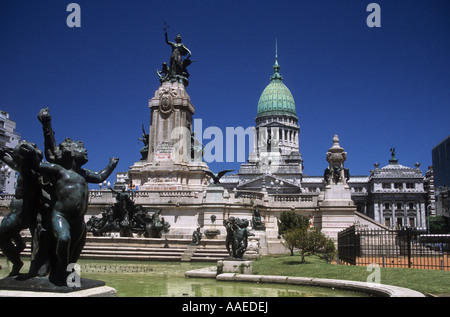 Bâtiment du congrès et Monumento a los Dos Congresos, Buenos Aires, Argentine Banque D'Images