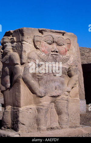 Statue du dieu nain Bes, Temple d'Hathor, Dandara, Egypte Banque D'Images