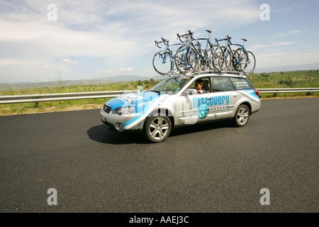 Les voitures de l'équipe cycliste du Tour d'italic 2005 Banque D'Images