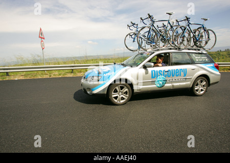 Les voitures de l'équipe cycliste du Tour d'italic 2005 Banque D'Images