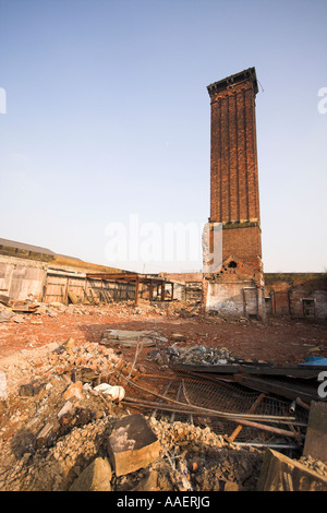 Bâtiment abandonné, cheminée, ancien poste d'incendie et de police, Goulden Street, Manchester, UK, 4Rs Salford-manchester Banque D'Images