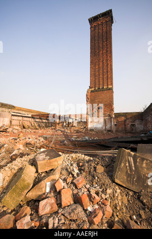 Bâtiment abandonné, cheminée, ancien poste d'incendie et de police, Goulden Street, Manchester, UK, 4Rs Salford-manchester Banque D'Images